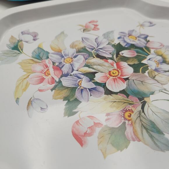 Set of 2 Vintage Floral Metal Trays – Butterfly & Spring Flower Motifs Cottage - Picture 3 of 7